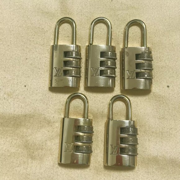 LOUIS VUITTON LV 5 SET DIALLOCK PADLOCK BAG CHARM CADENA GOLD-PLATED - Picture 1 of 4